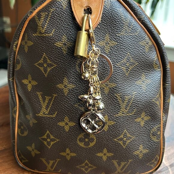 GOLD CLOVER Bag Charm Gold Tone ☸ - Picture 7 of 8